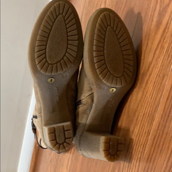 Boots - Picture 4 of 4